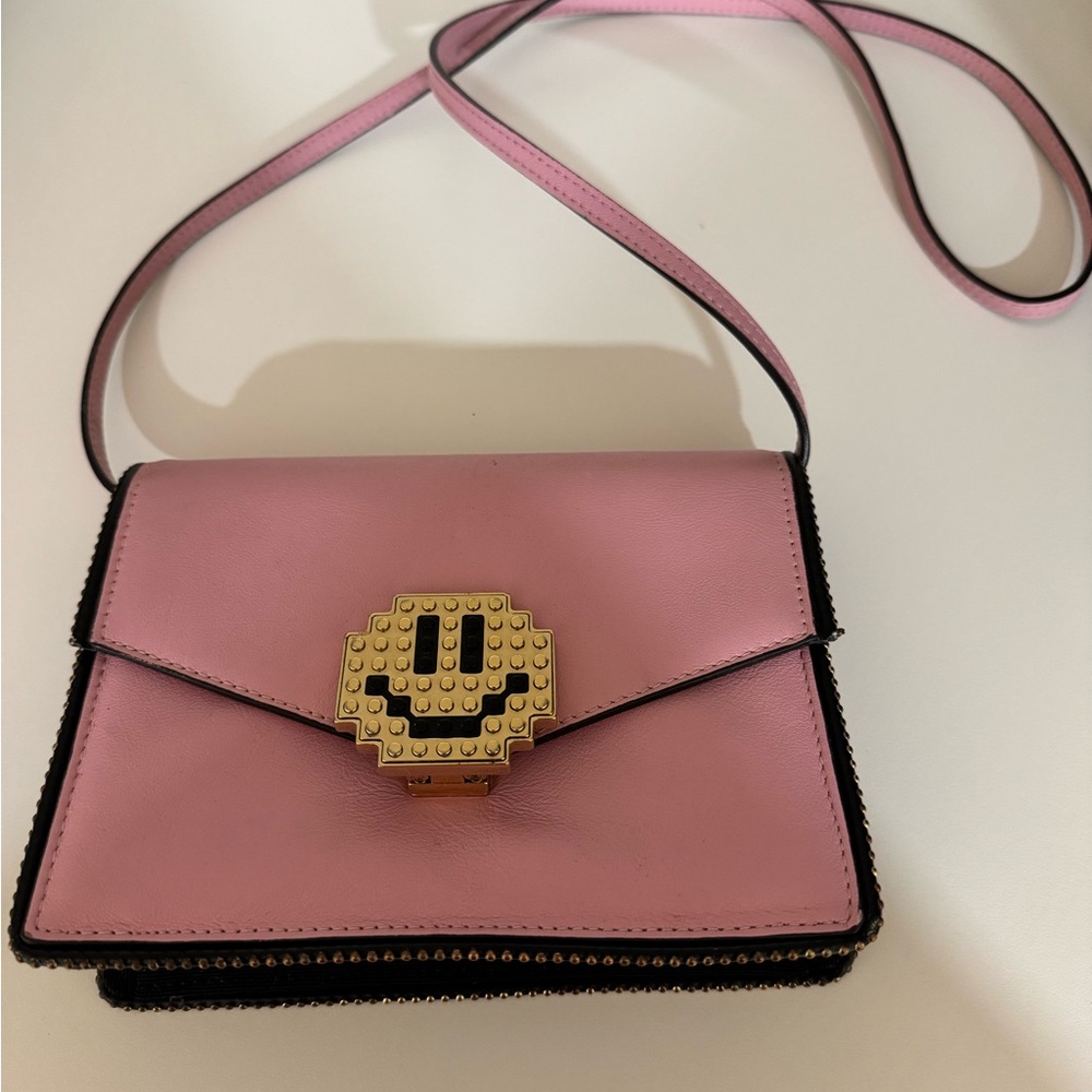 LES PETITS JOUEURS LULU METAL SMILE CROSS BODY BAG